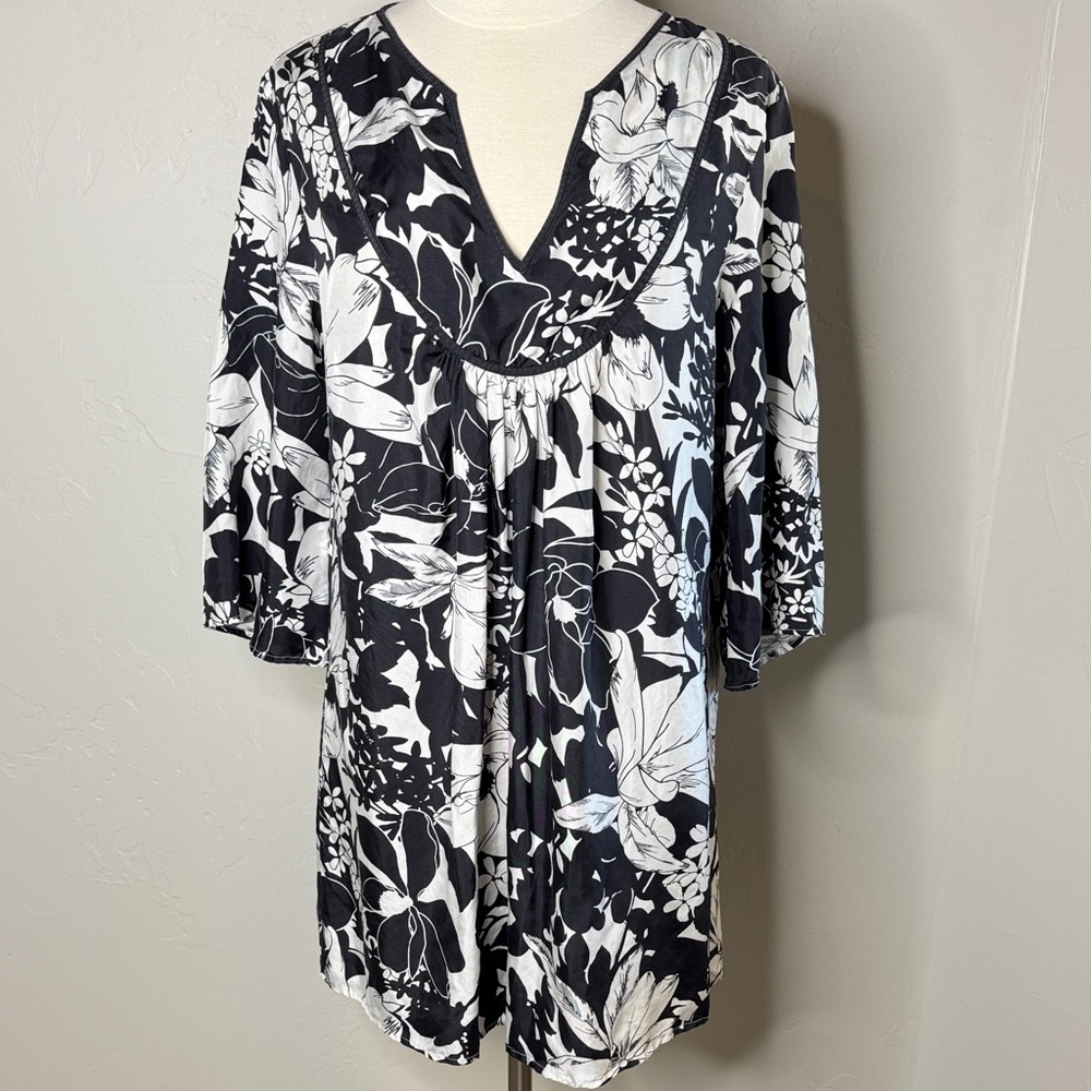 Floral Black and White Top 100% silk Tagged XL works on a smaller size too